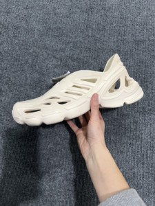 阿迪达斯Adidas adiFOM SUPERNOVA 浅灰男低帮休闲洞洞鞋 IF3917