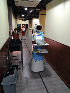 酒店餐厅智能送餐端送菜传菜机器人服务员多功能无轨导航美女迎宾