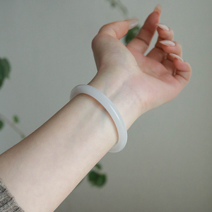 露思同款新疆天然金丝玉白月光手镯 细圆条年轻款非和田玉