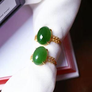 俄罗斯碧玉冰绿蛋面纯银戒指 男女款天然玉石镶嵌饰品礼物